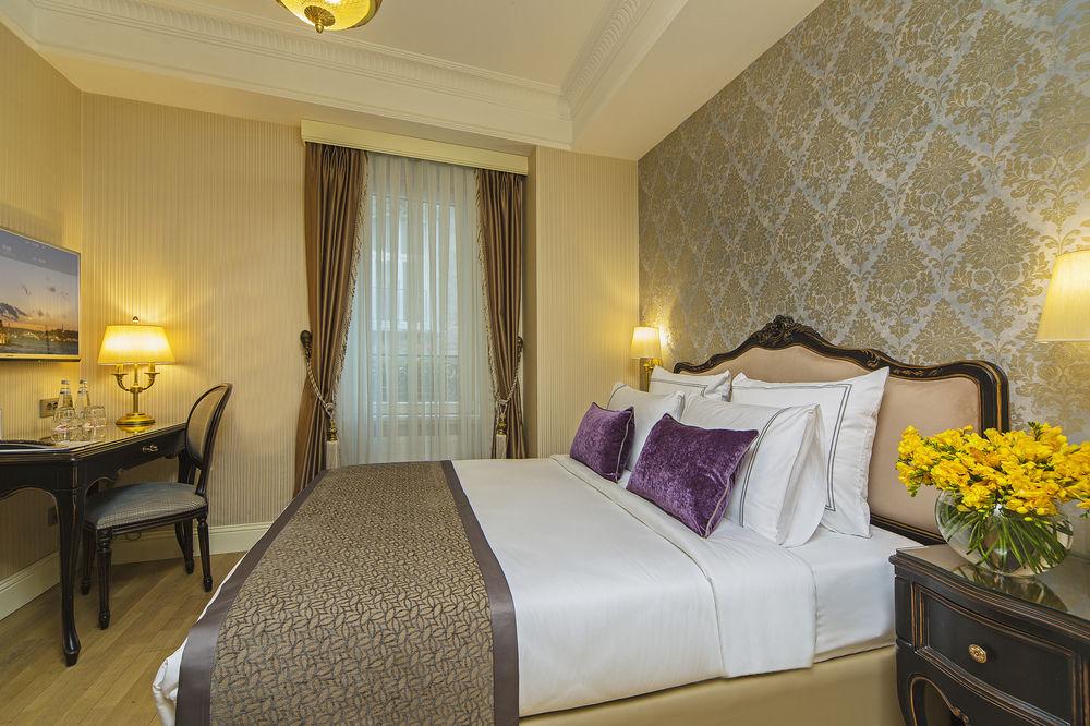 Meroddi Pera Flats Istanbul Bagian luar foto