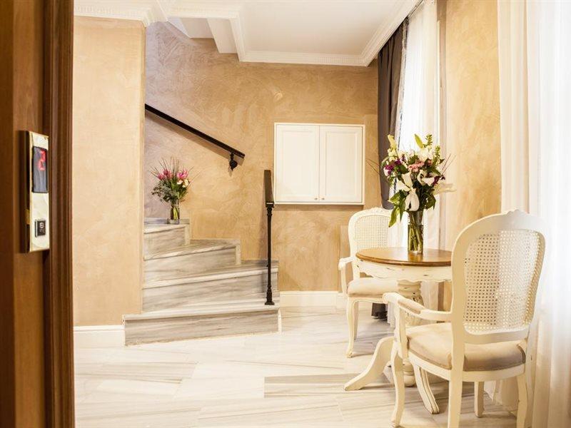 Meroddi Pera Flats Istanbul Bagian luar foto