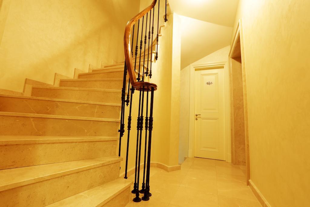 Meroddi Pera Flats Istanbul Bagian luar foto